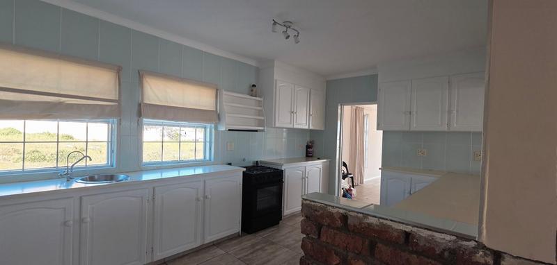 8 Bedroom Property for Sale in Middedorp Western Cape